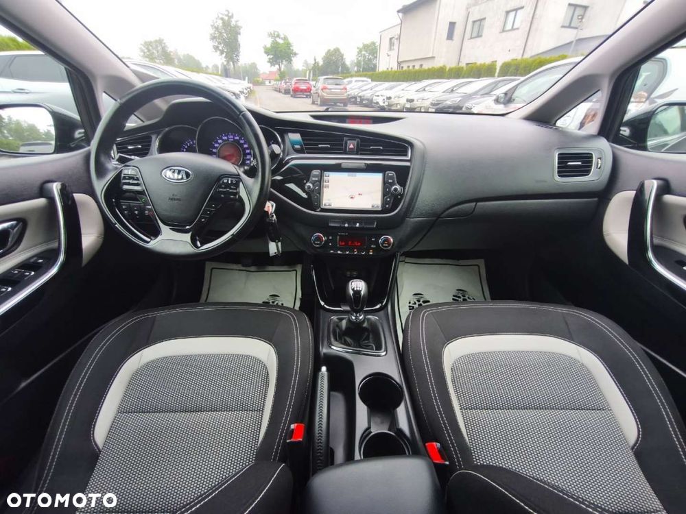 Kia Ceed - 8