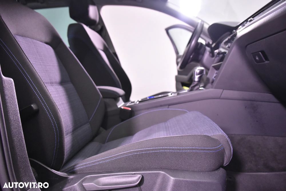 Volkswagen Passat - 11