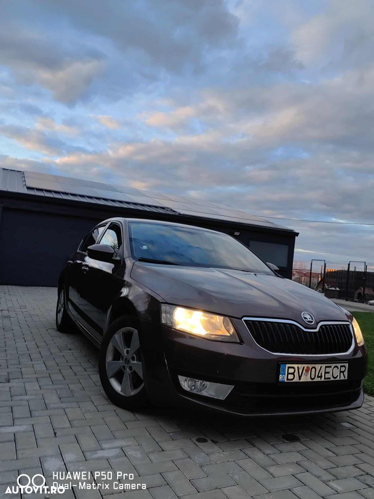 Skoda Octavia 1.6 TDI Business DSG - 8