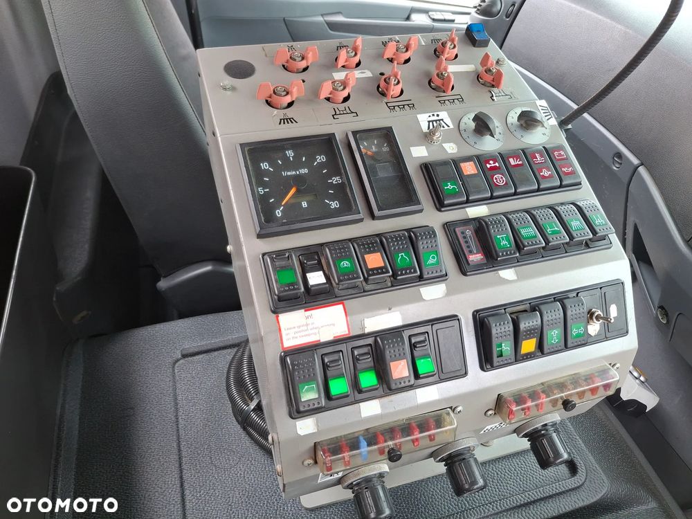 Mercedes-Benz Axor 1823 Zamiatarka Bucher Optifant 70 Szczotki Lewa Prawa Strona 2 Silniki Rura Do Liści Odchwaszczarka - 16
