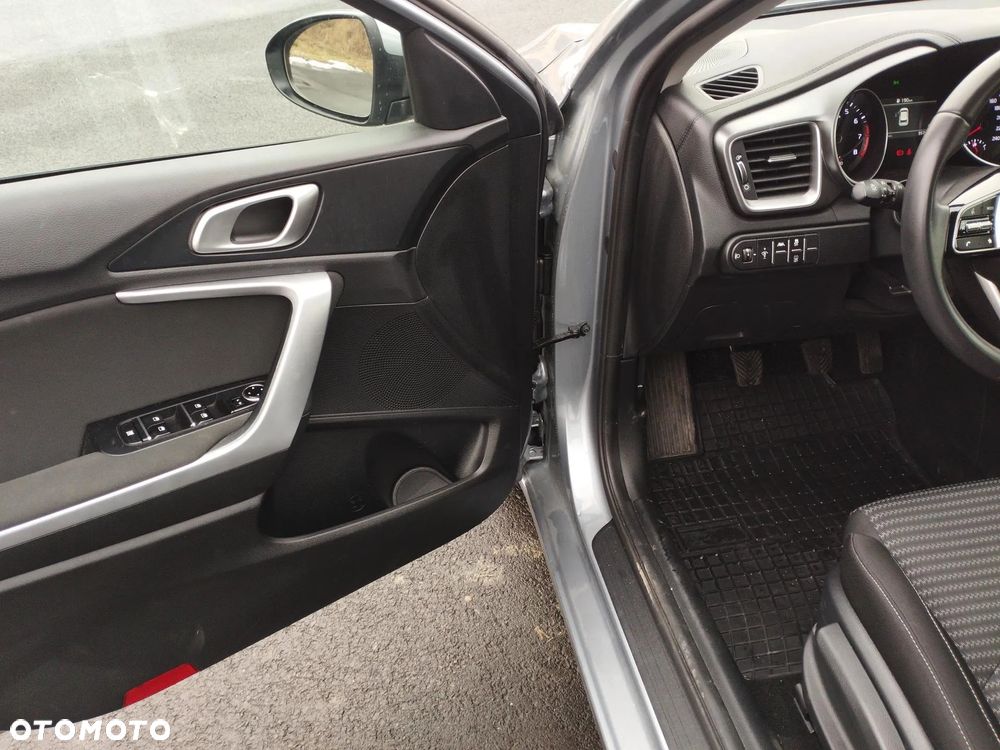 Kia Ceed 1.5 T-GDI M - 11