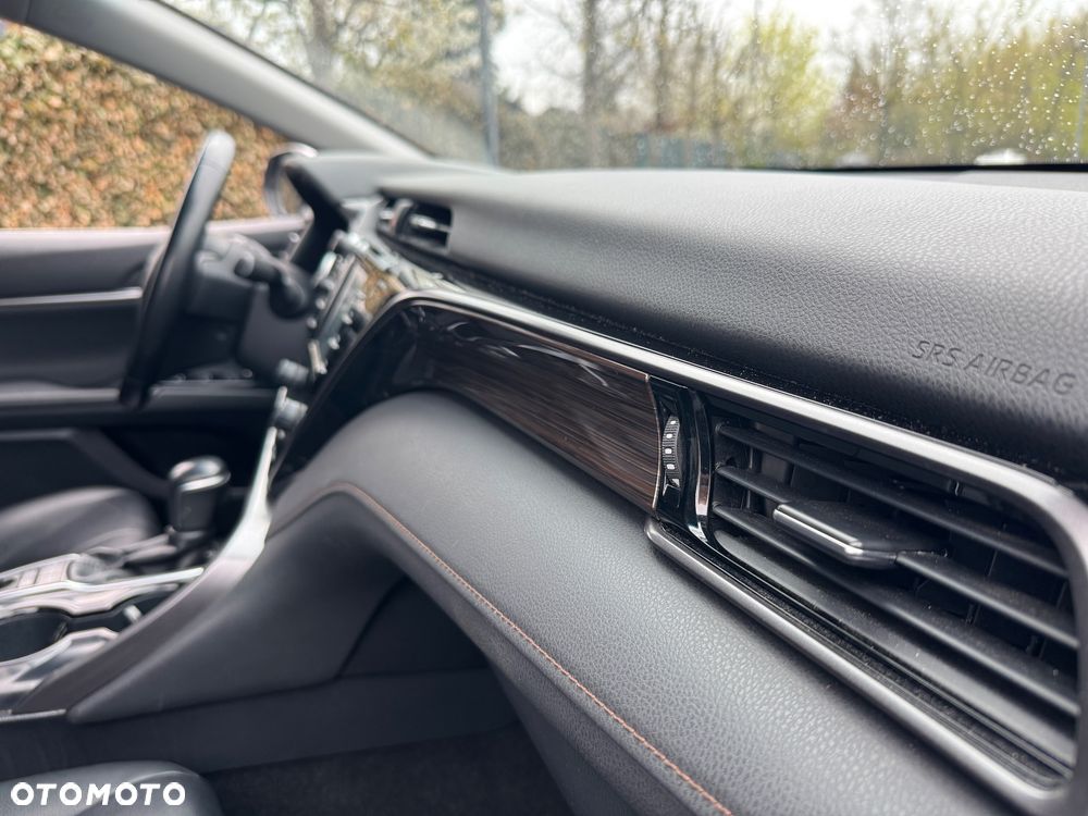 Toyota Camry 2.5 Hybrid Executive CVT - 27