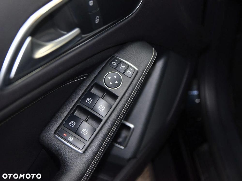 Mercedes-Benz GLA 250 4-Matic - 24