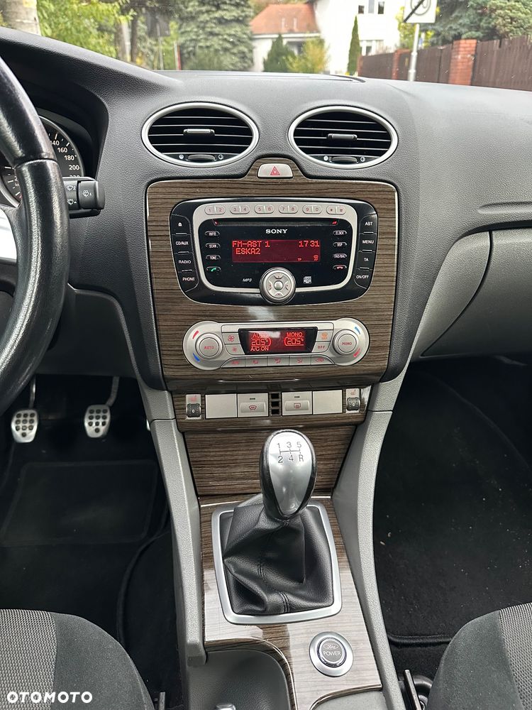 Ford Focus 2.0 Ghia EU5 - 3