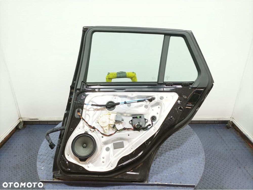 MERCEDES C W204 LIFT KOMBI DRZWI TYŁ TYLNE PRAWE 197 - 7