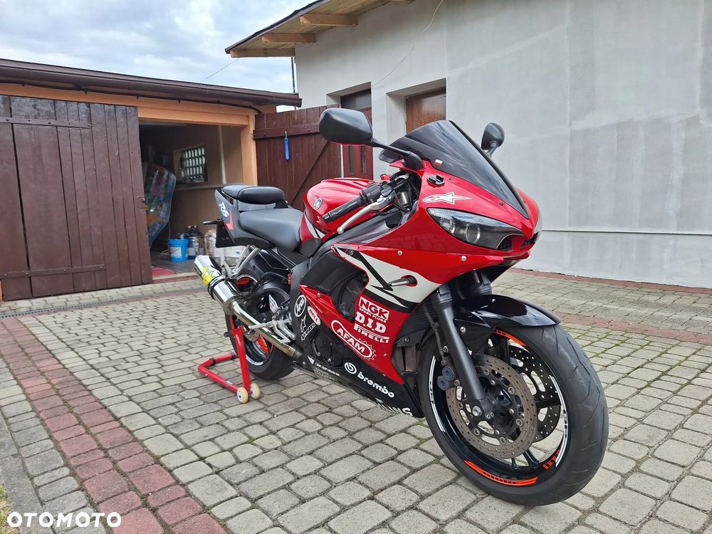 Yamaha YZF - 8