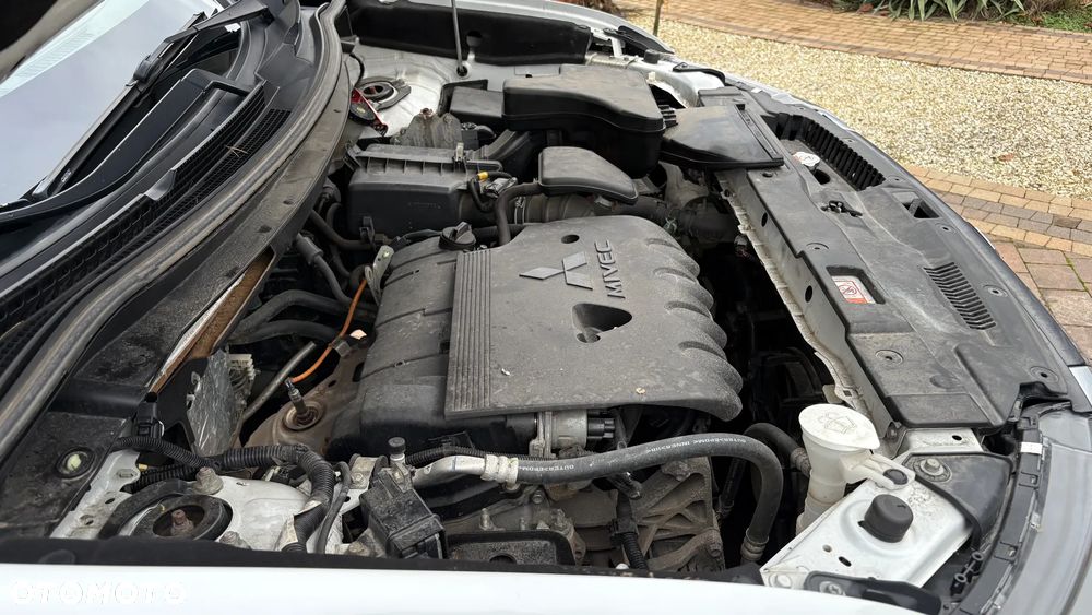 Mitsubishi Outlander 2.0 Intense 4WD CVT - 17