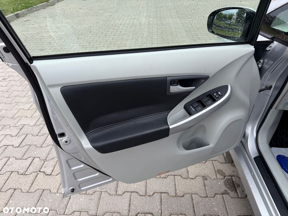 Toyota Prius 1.8 HSD Prestige - 15