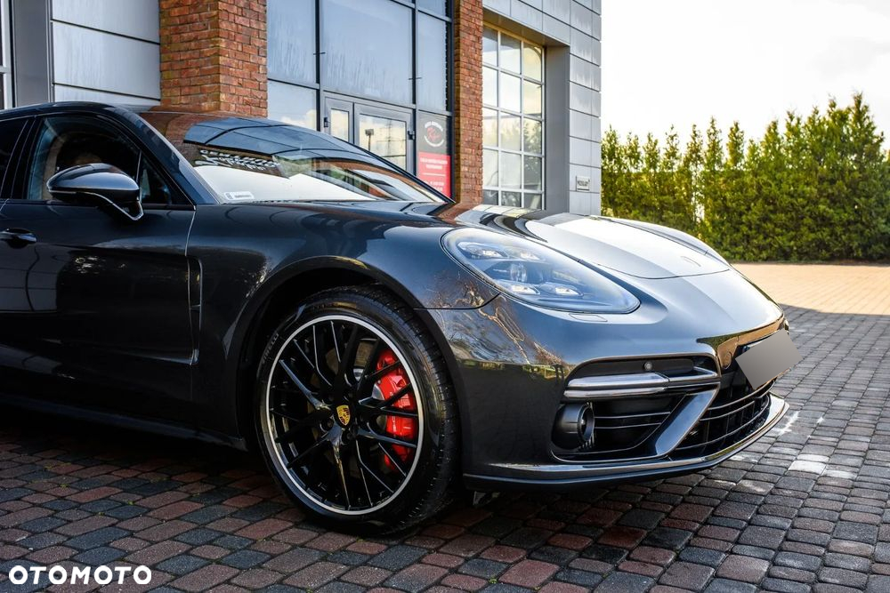 Porsche Panamera Turbo Sport Turismo - 12