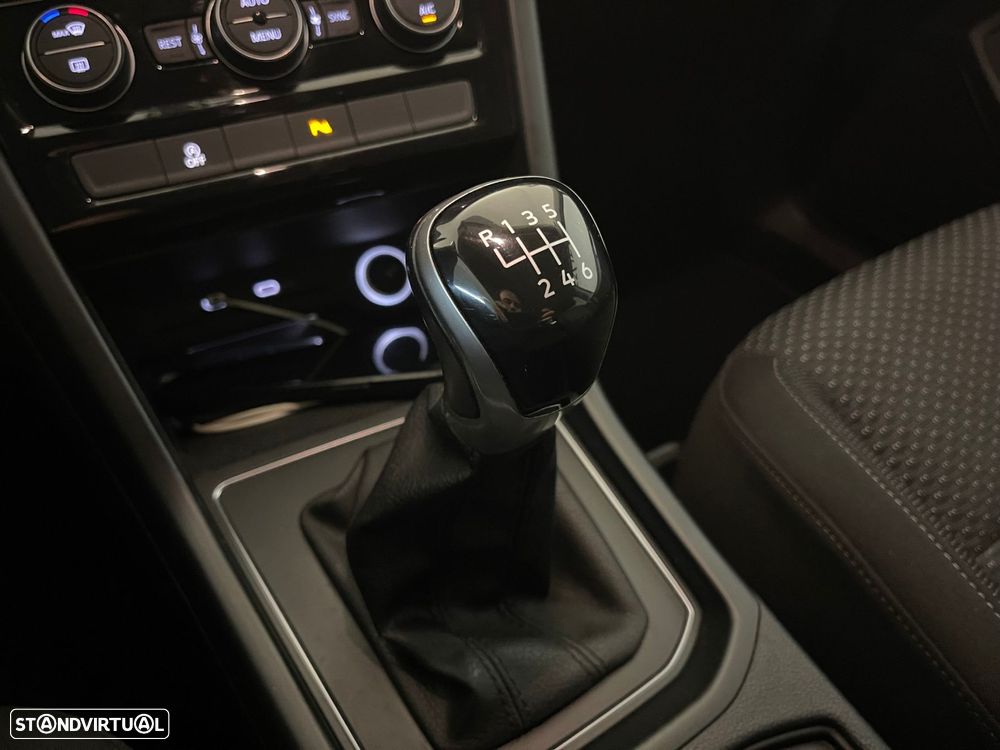 VW Touran 2.0 TDI Confortline - 29