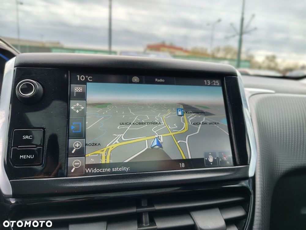 Peugeot 2008 1.2 Pure Tech Allure S&S - 23