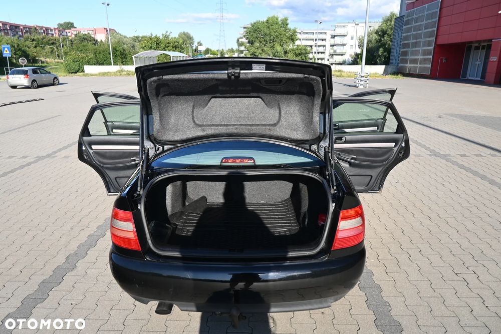 Audi A4 Limousine - 8