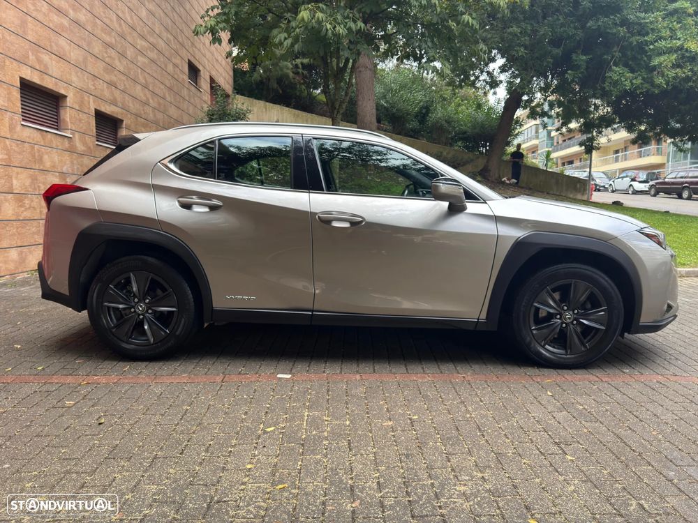 Lexus UX 250h Business - 5
