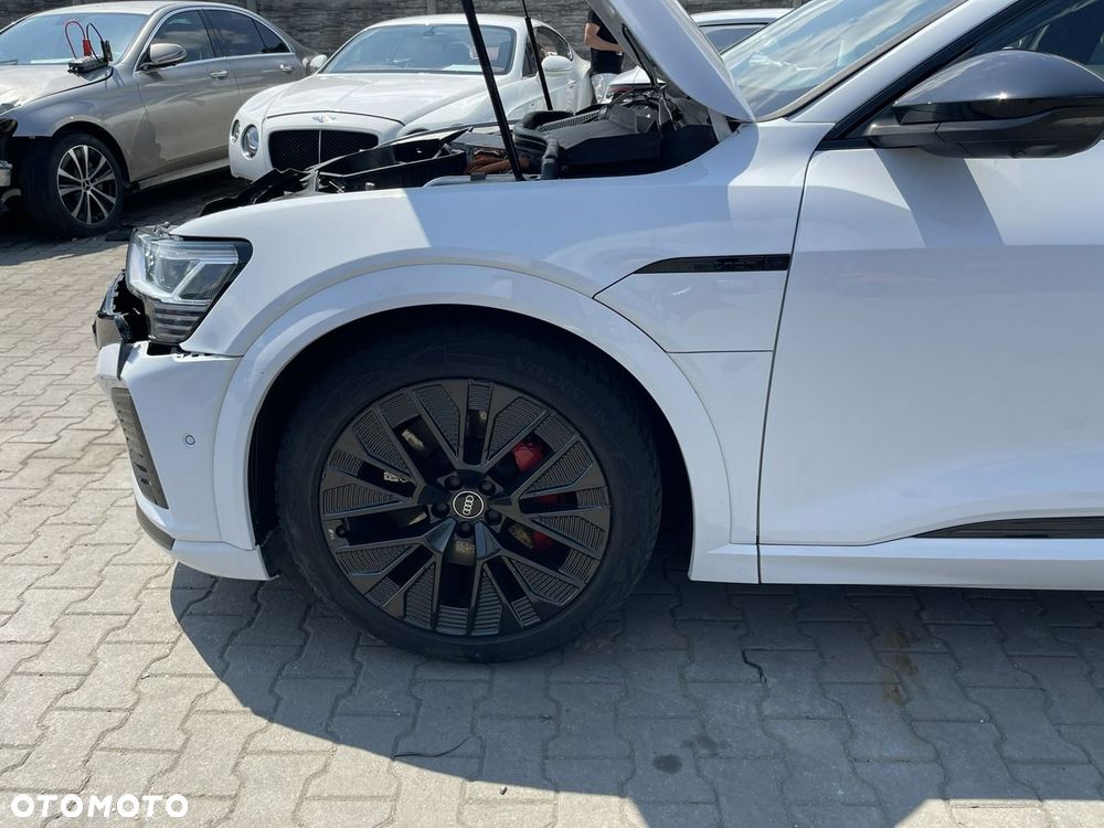 Audi Q8 Sportback e-tron - 21
