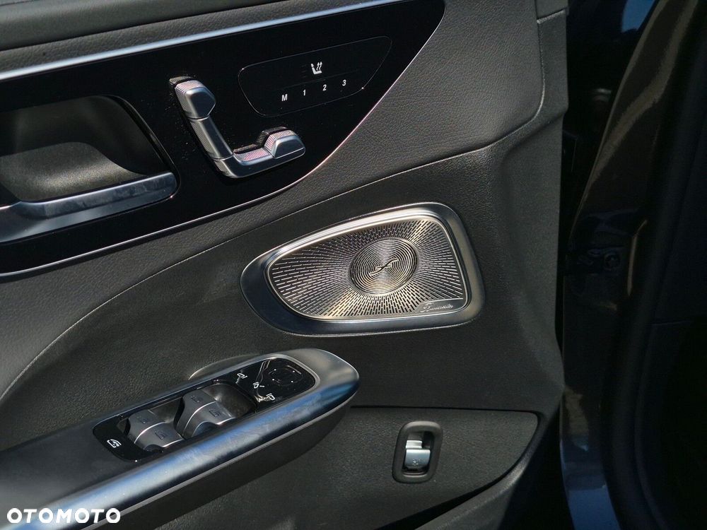 Mercedes-Benz Klasa C 300 de PHEV 4-Matic AMG - 22