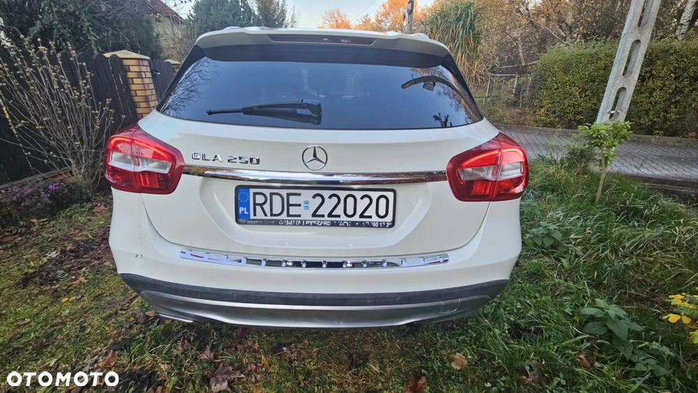 Mercedes-Benz GLA 250 7G-DCT Urban - 10