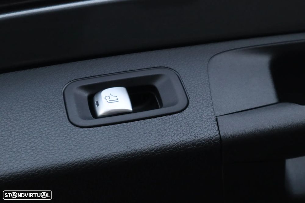 Mercedes-Benz E 300 de 9G-TRONIC AMG Line - 12