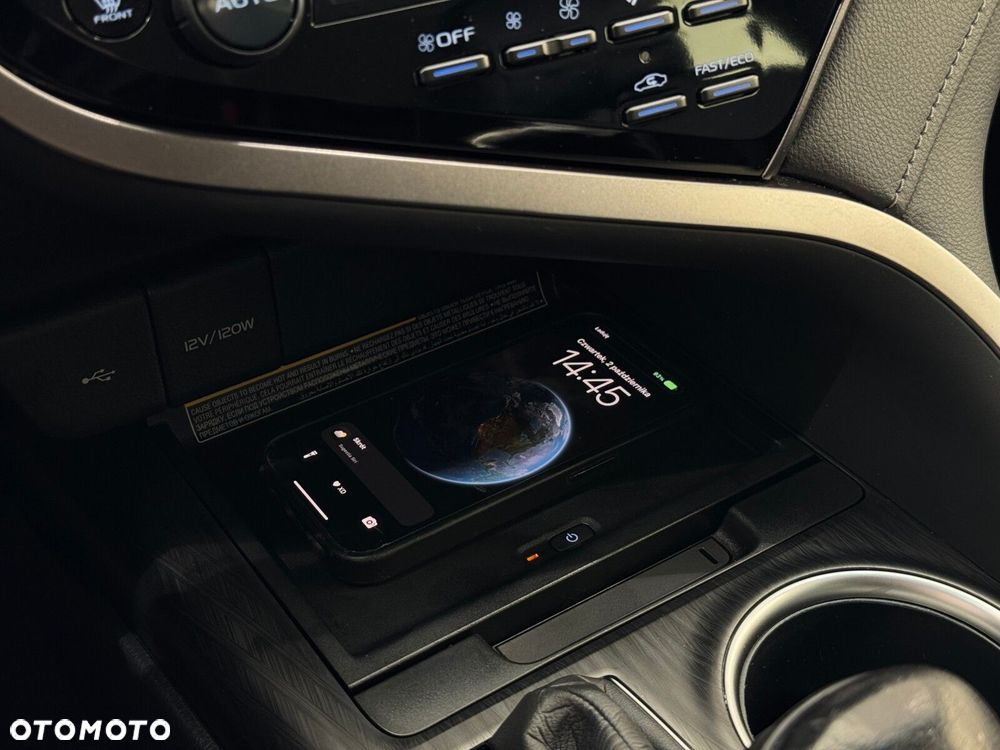 Toyota Camry 2.5 Hybrid Executive CVT - 26