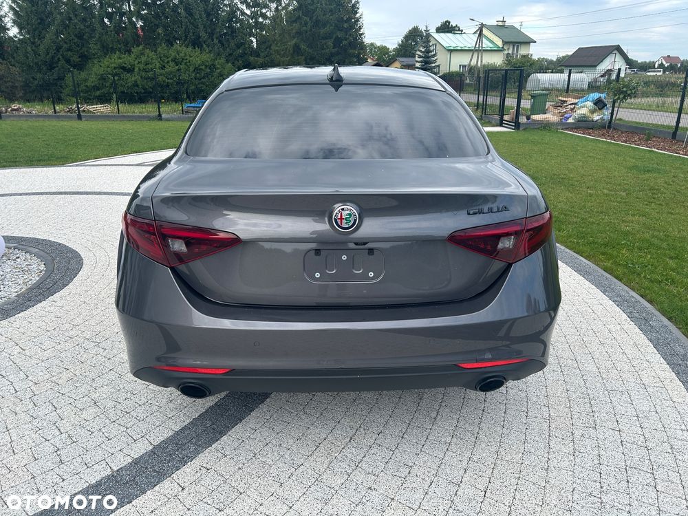Alfa Romeo Giulia - 7