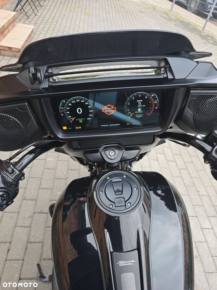 Harley-Davidson Touring Street Glide - 23