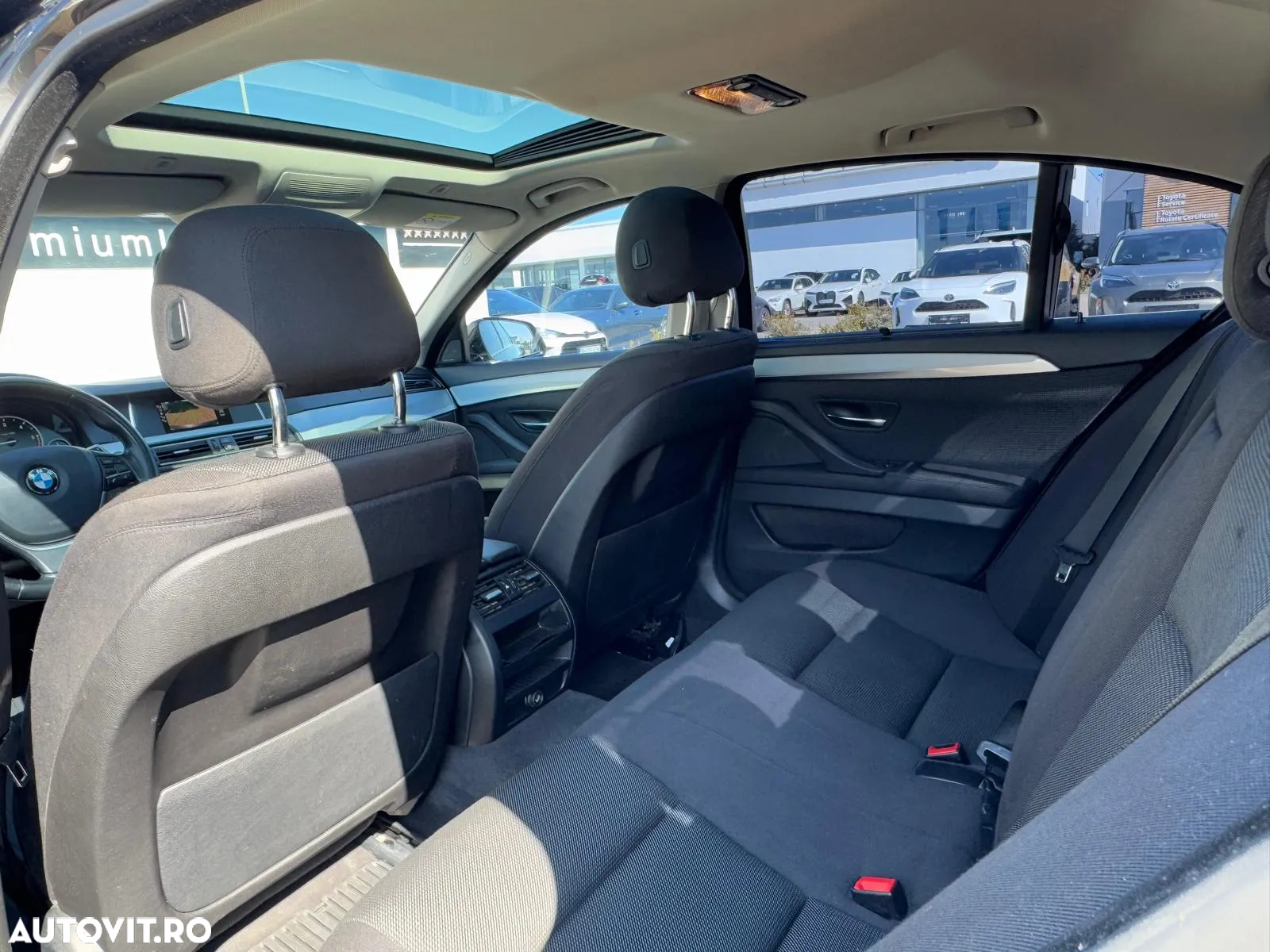 BMW Seria 5 520d xDrive AT - 17