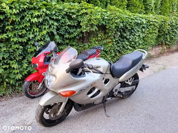 Suzuki GSX - 2