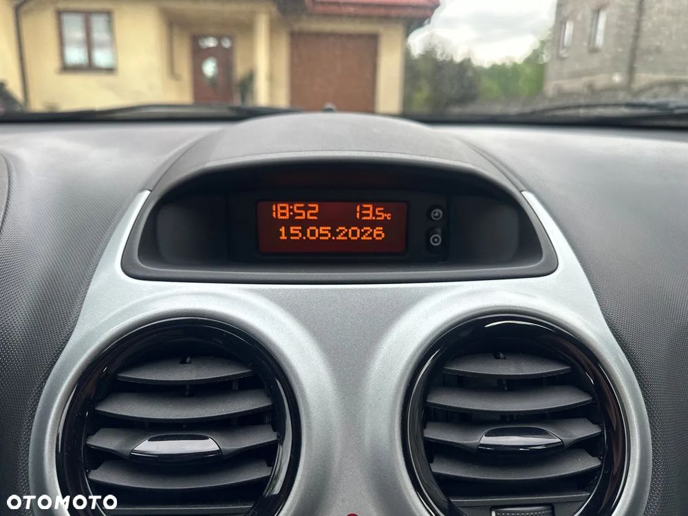 Opel Corsa 1.2 16V Essentia - 18