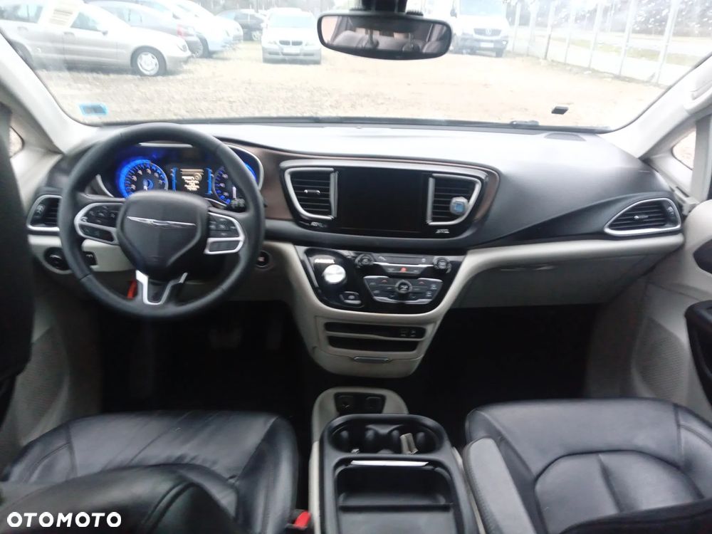 Chrysler Pacifica - 7