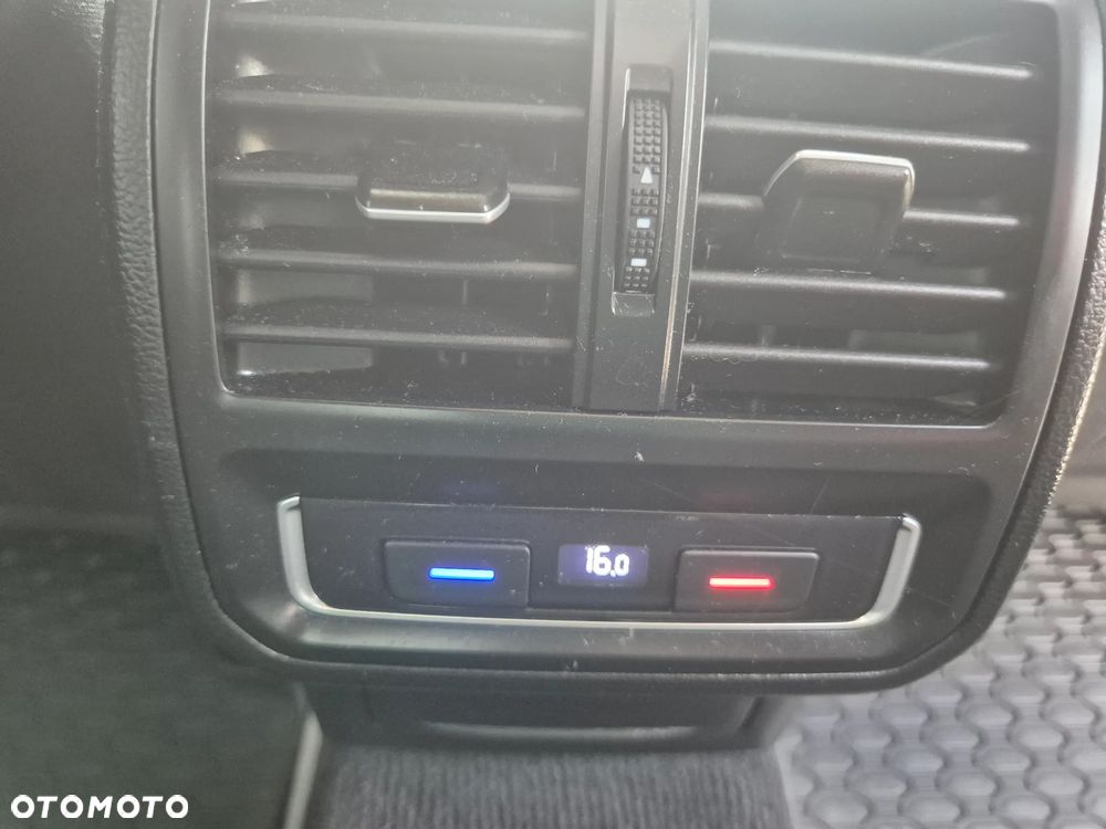 Volkswagen Passat 2.0 TDI SCR Highline - 24