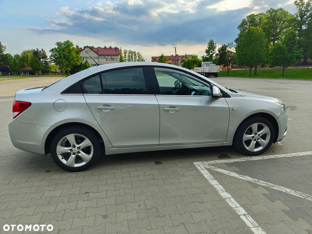 Chevrolet Cruze 1.8 LT - 9
