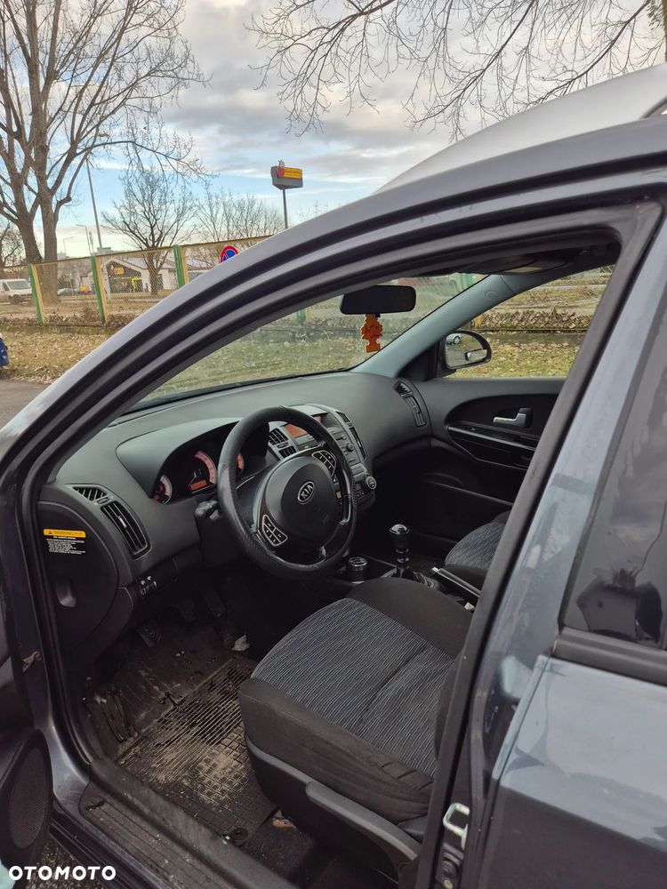 Kia Ceed 1.6 CRDi 90 Vision - 10