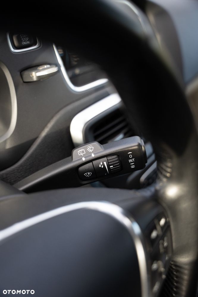 Volvo V40 D4 Geartronic Momentum - 28