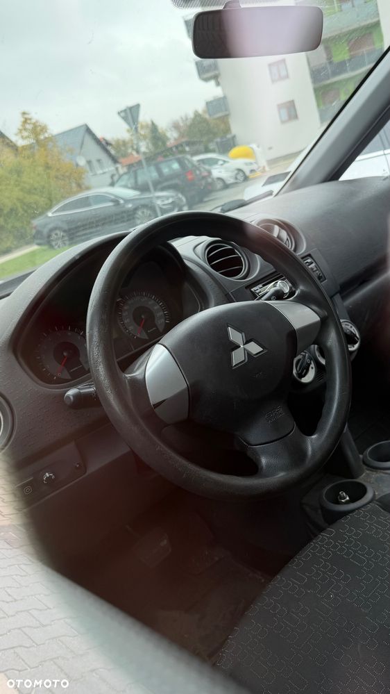 Mitsubishi Colt 2011 photo 3