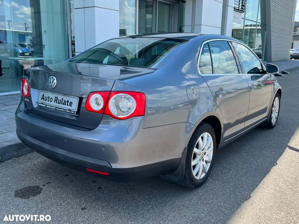 Volkswagen Jetta 1.6 Comfortline - 4