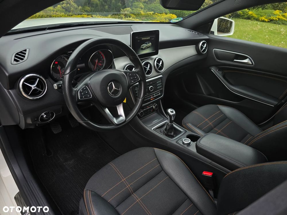 Mercedes-Benz CLA 180 Peak Edition - 22