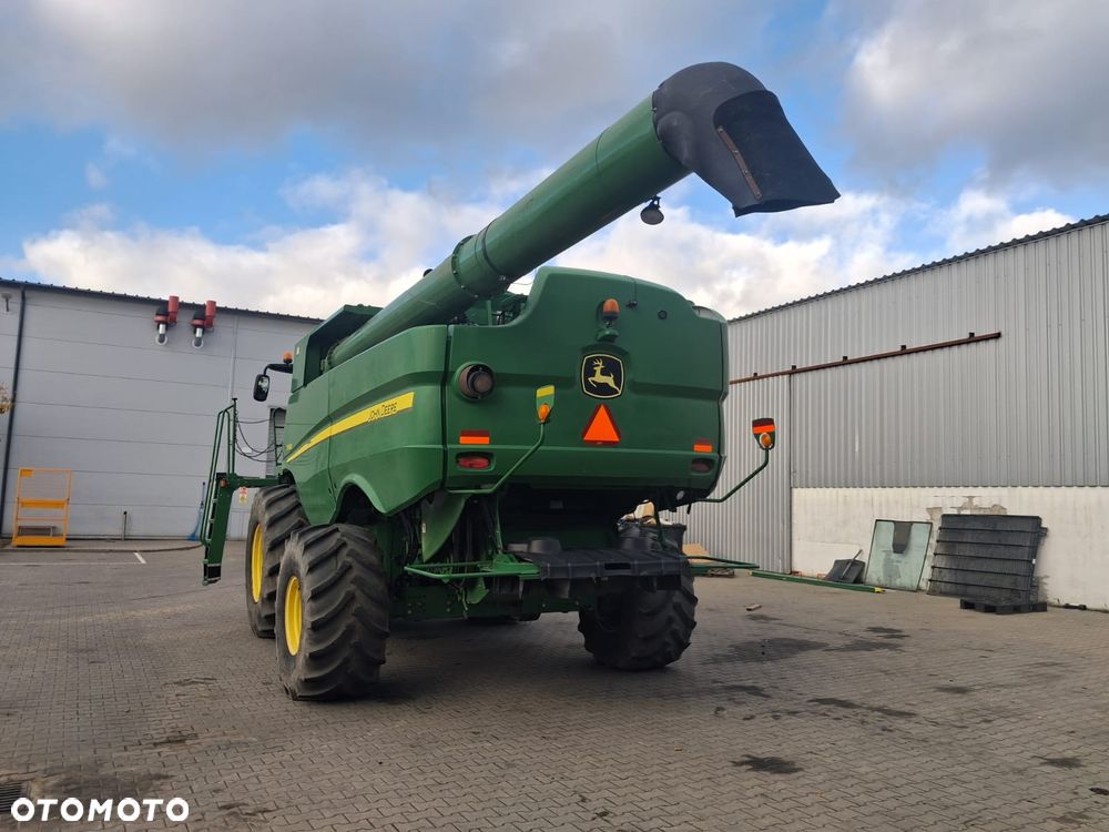 John Deere S690 - 8