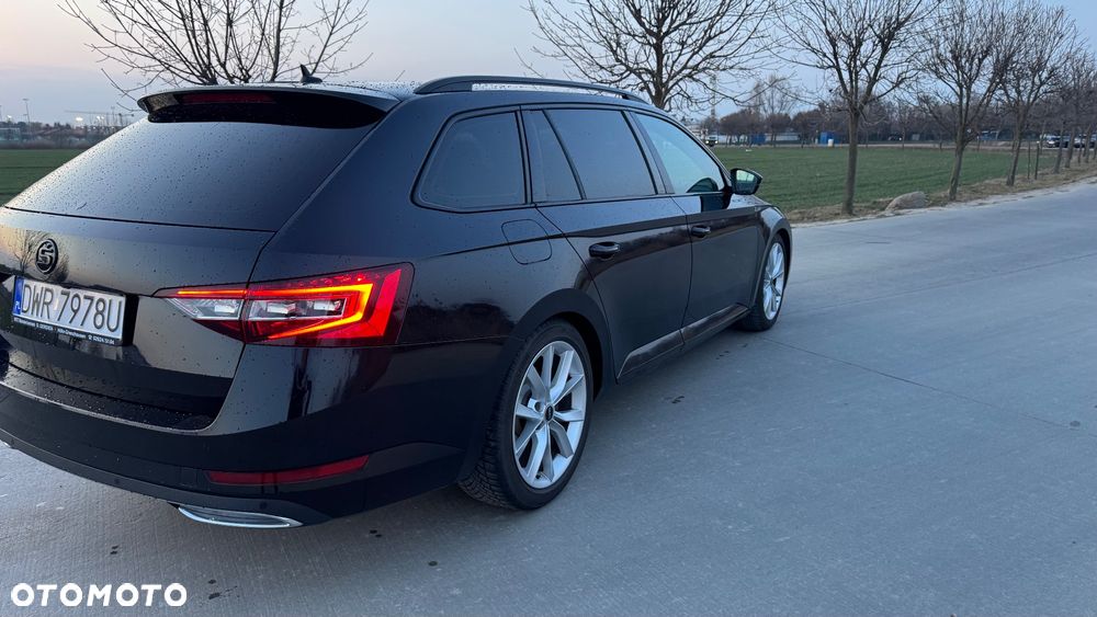 Skoda Superb 2.0 TDI DSG Sportline - 19