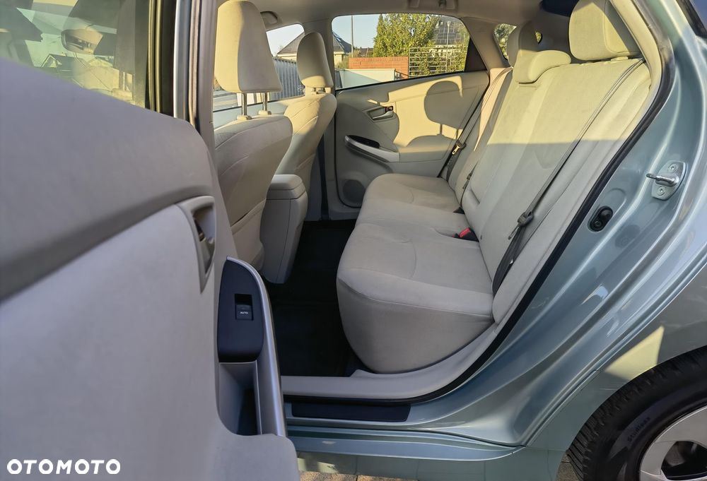 Toyota Prius (Hybrid) Comfort - 14