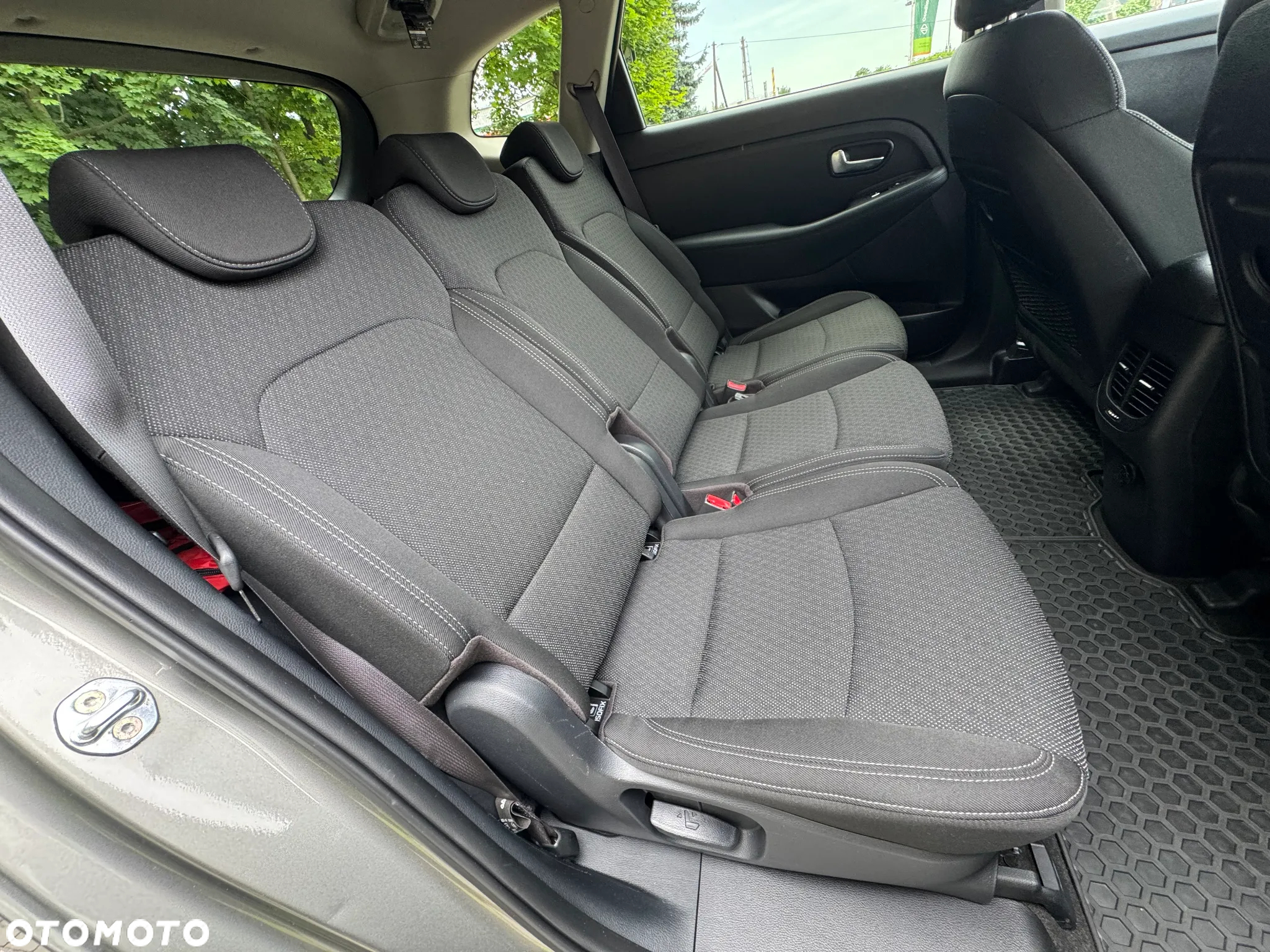 Kia Carens 1.7 CRDi 141 Dream-Team Edition - 32