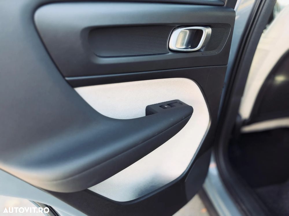 Volvo XC 40 D3 Geartronic Momentum Pro - 9