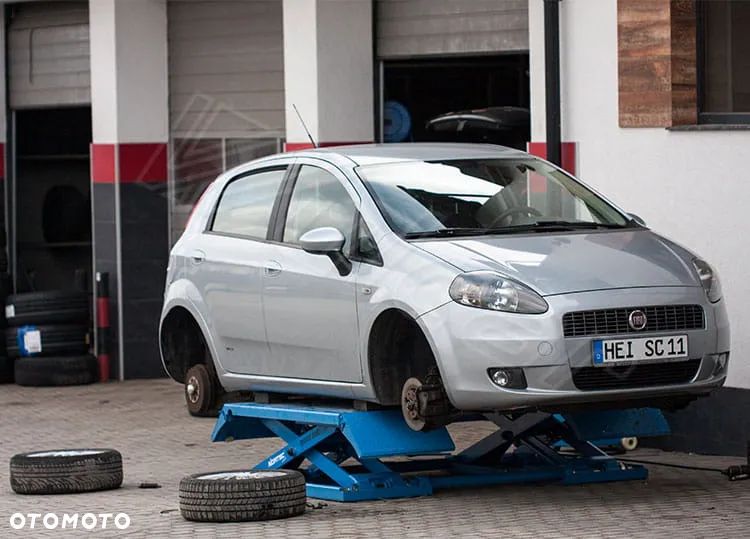 Podnośnik samochodowy nożycowy 3T mobilny PN3001D - 10