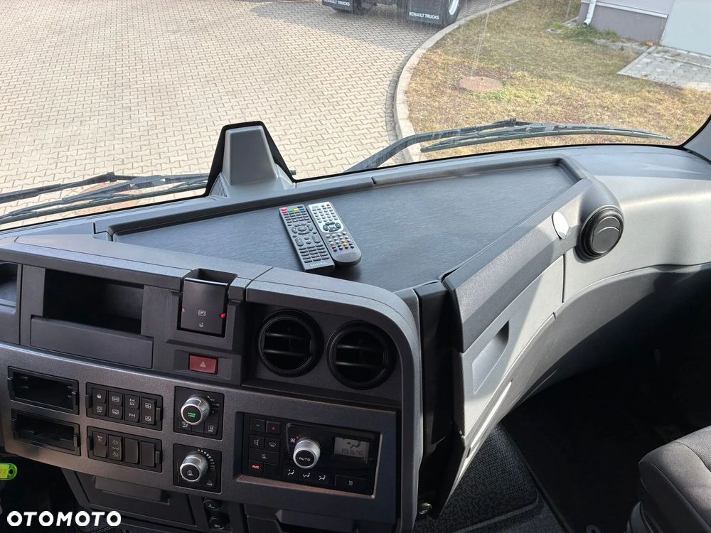 Renault T480 X_LOW - 11