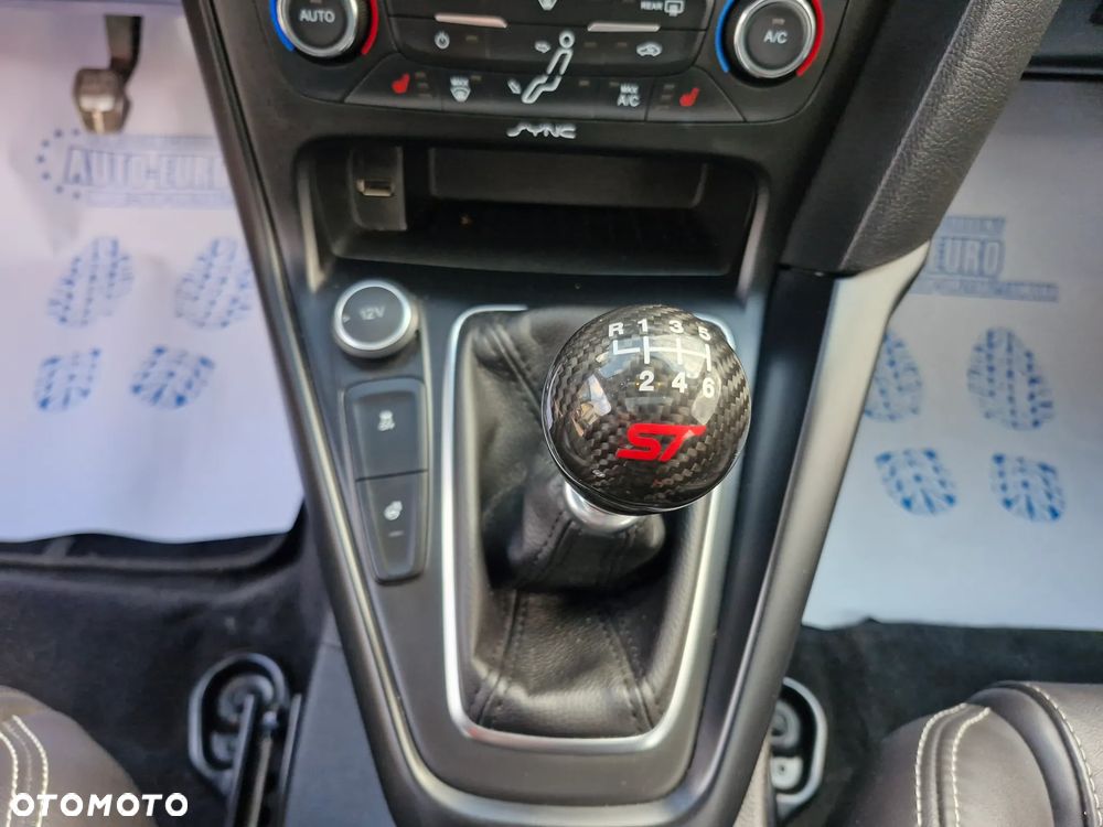 Ford Focus 2.0 EcoBoost ST mit Leder-Exclusiv-Paket - 32