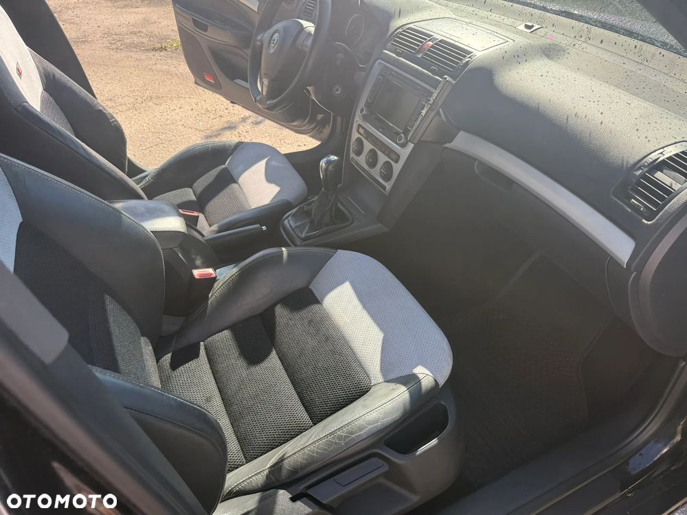 Skoda Octavia 2.0 TDI RS - 9