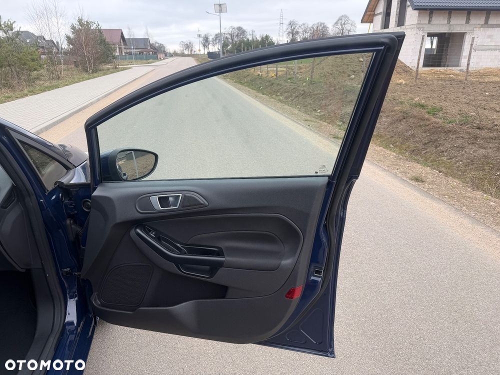 Ford Fiesta 1.25 Champions Edition - 36