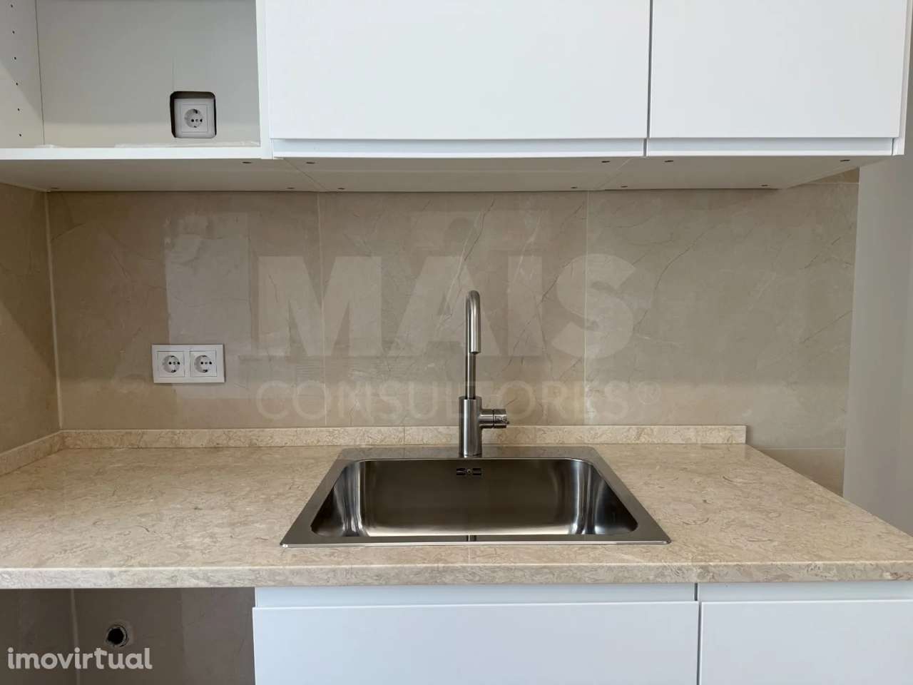 T3  remodelado na Damaia - Em frente à Estação de comboios - Grande imagem: 2/28