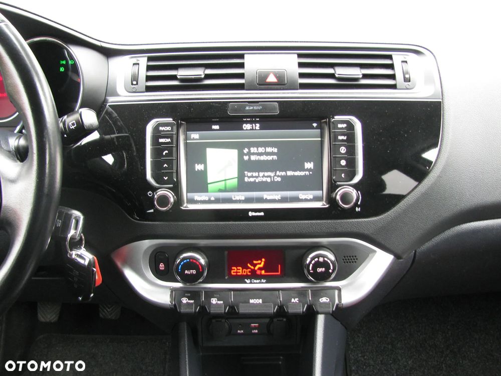 Kia Rio 1.2 Dream Team Edition - 27