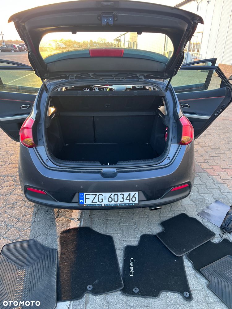 Kia Ceed - 16