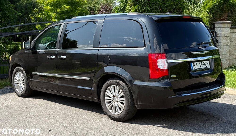 Chrysler Town & Country 3.6 Limited - 10