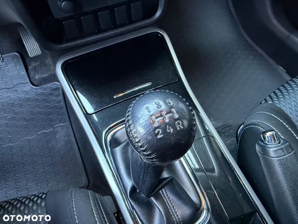 Mitsubishi Outlander 2.0 2WD Diamant - 32